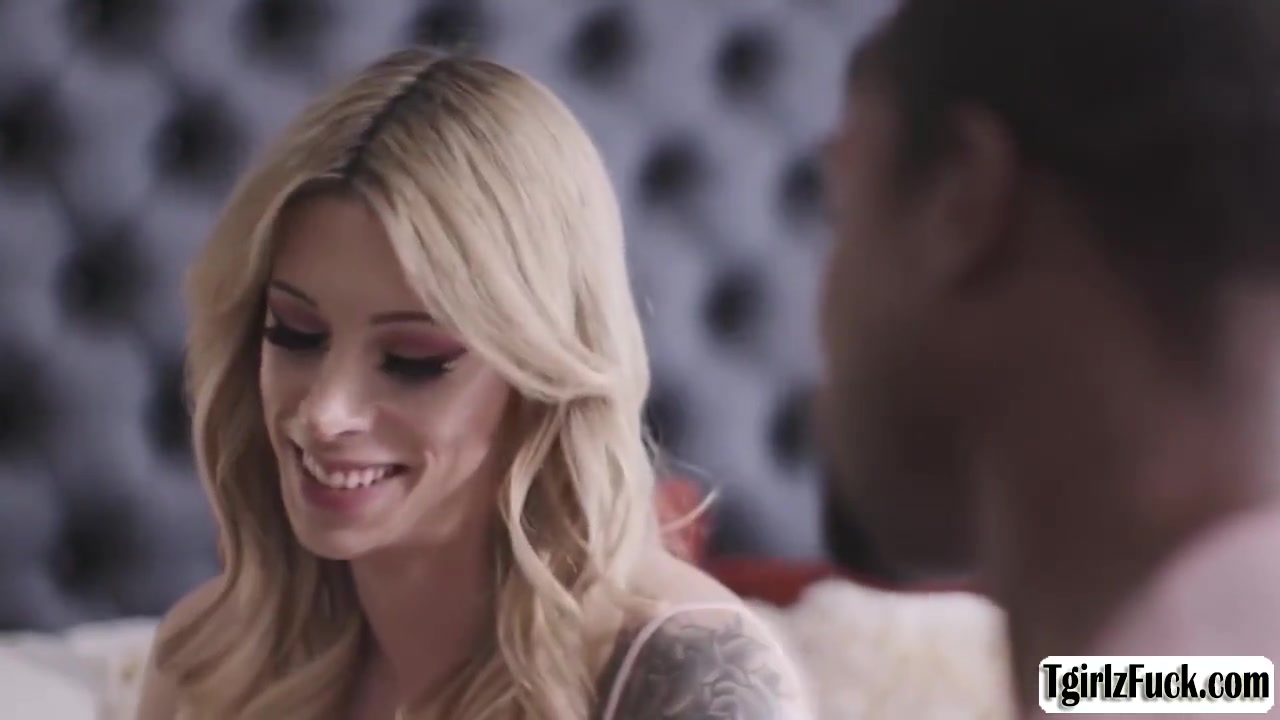 Casey Kisses In Transexual Analed With Bbc