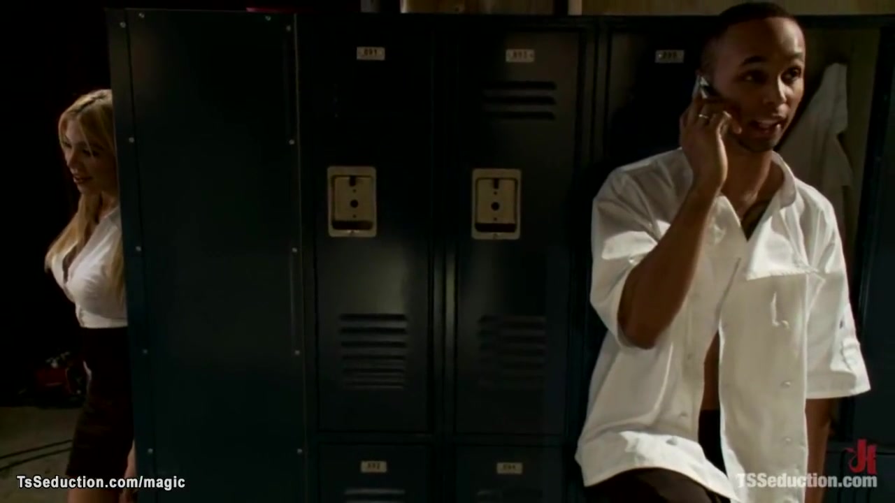 Shemale Fucks Black Man