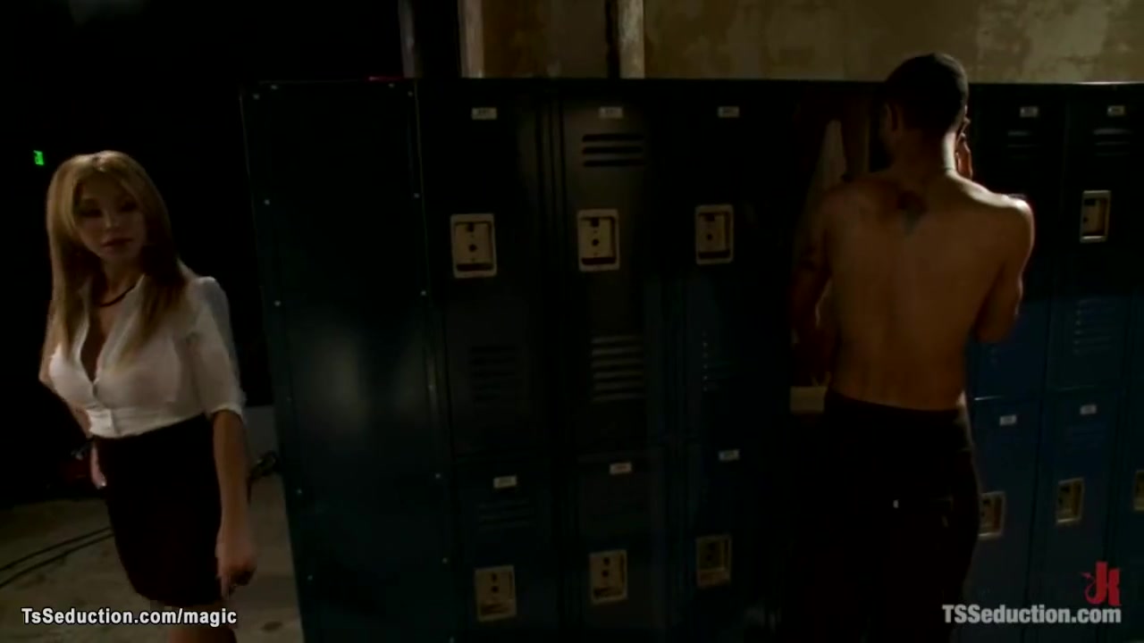 Shemale Fucks Black Man