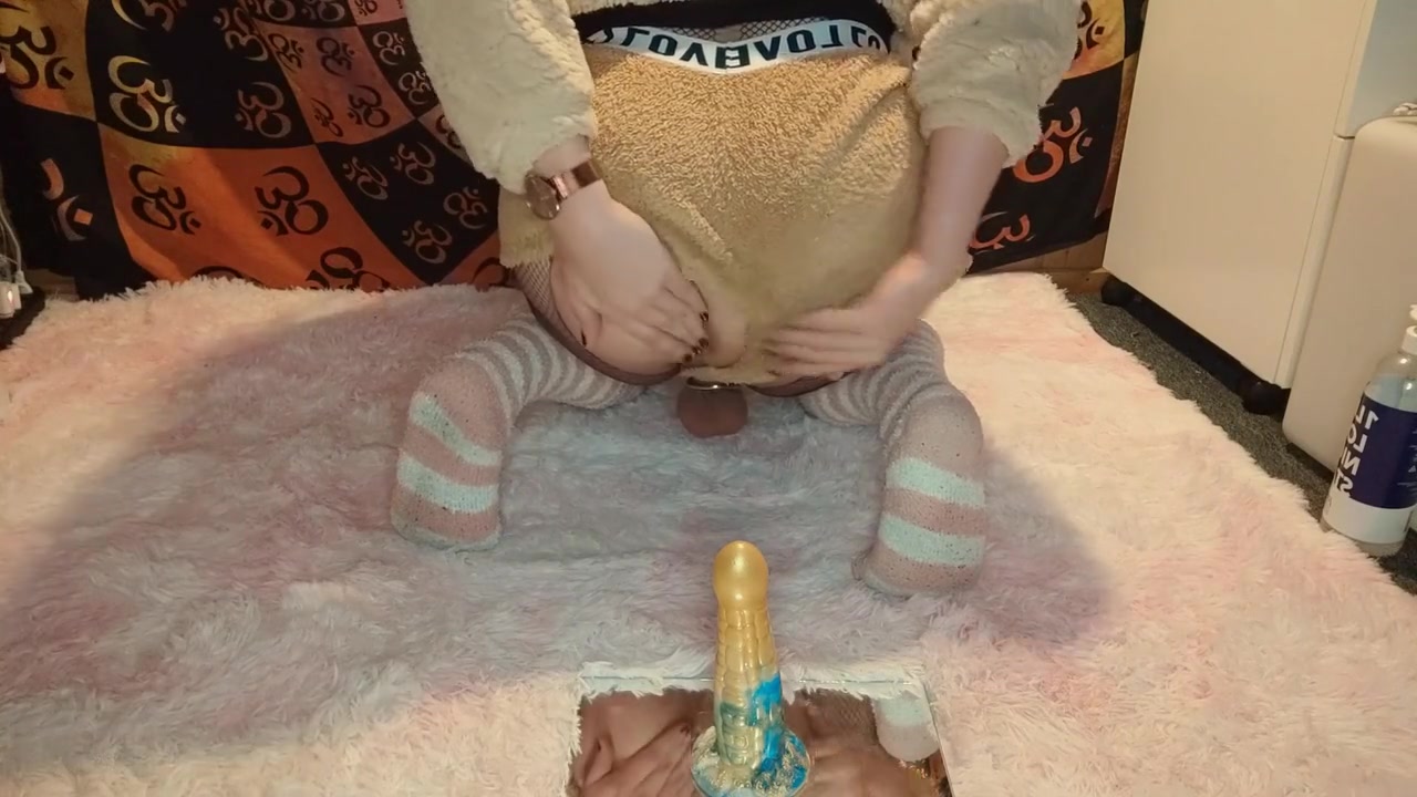 Eingesperrte Cd Lana Spielt Mit Grossem Drachenschwanz - Sissy Abenteuer