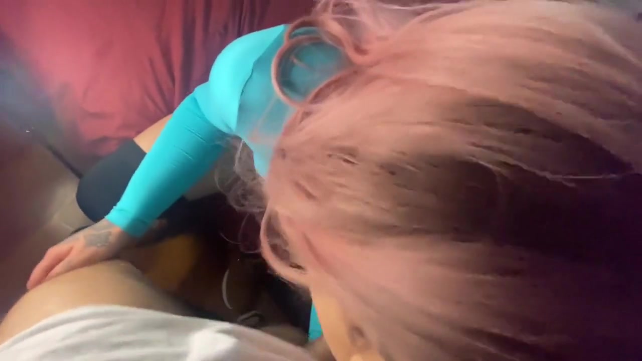 Menino Gostoso Veio Em Casa Pra Ganhar Um Boquete Estilo Throat Fuck E Gozou Na Minha Boquinha