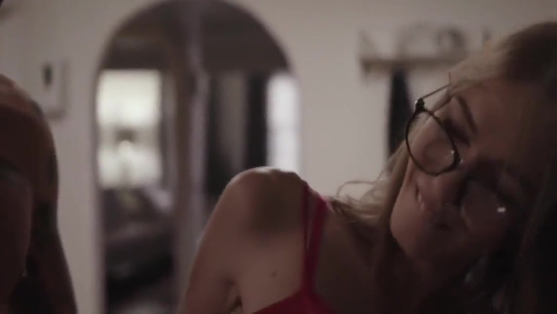 Tranny With Glasses Fucked In Asshole In Missionary 8 Min