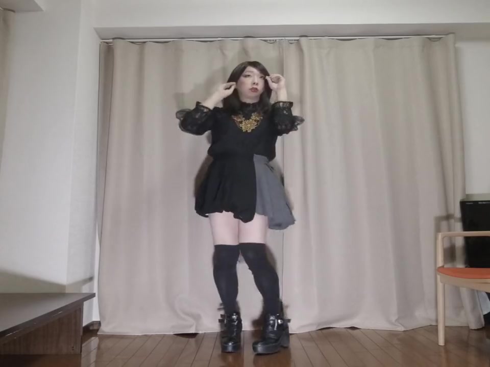 Japanese Crossdresser Masturbating Comfortably With S Tail In The Anus