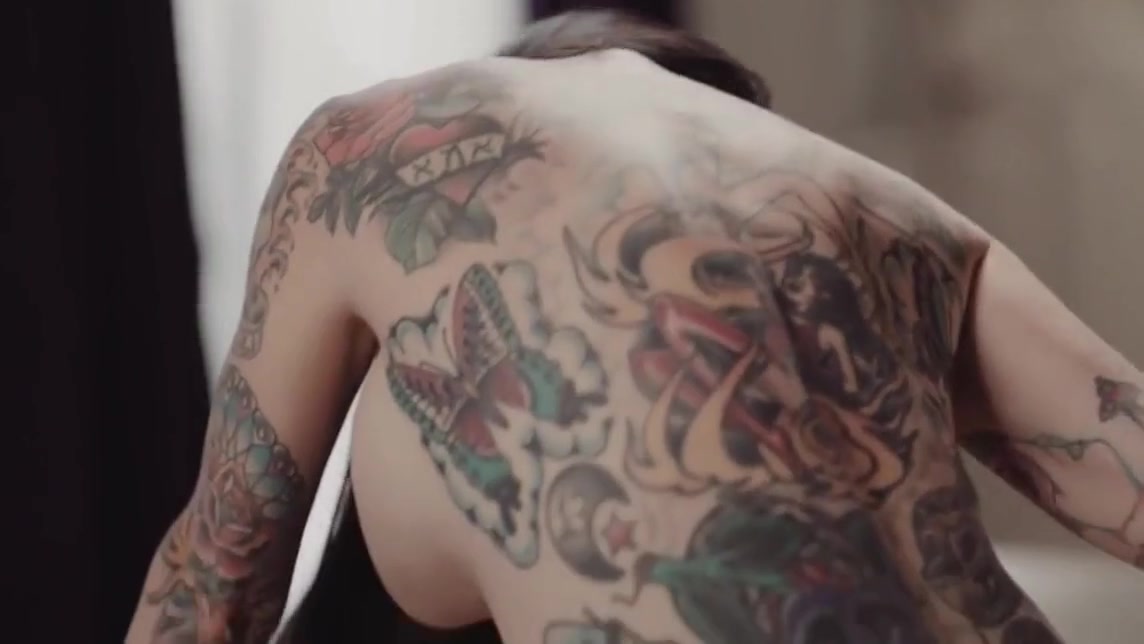 Transsexual Fucks Bigtitted Tattooed Female In Hairy Pussy 8 Min