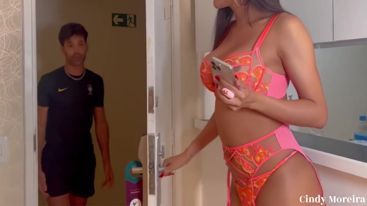 Trans Brazil - Chamei Novinho Gatinho Pelo App De Namoro Pra Vir Aqui Em Casa Pra Gente Curtir Um Sexo Sem Compromisso - Completo No Red 5 Min