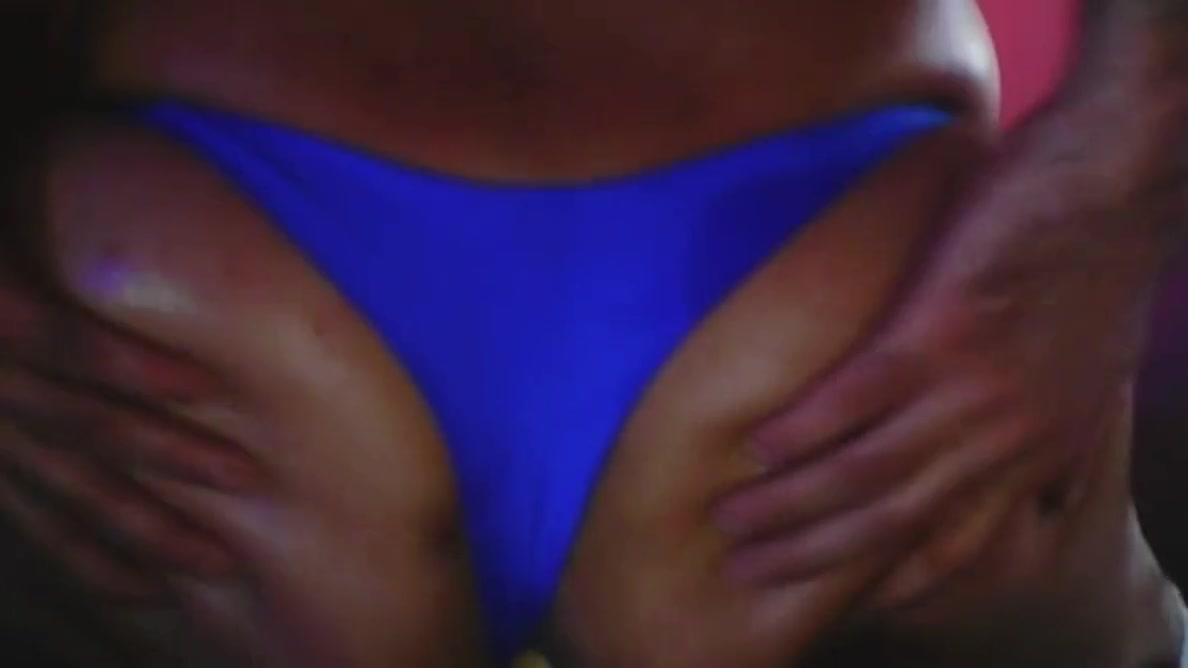 Kellycd666 More Blue Thong And Big Ass For You With Toy!