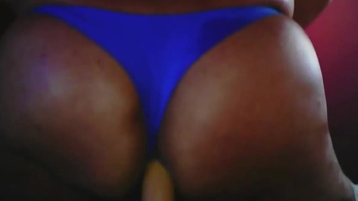 Kellycd666 More Blue Thong And Big Ass For You With Toy!