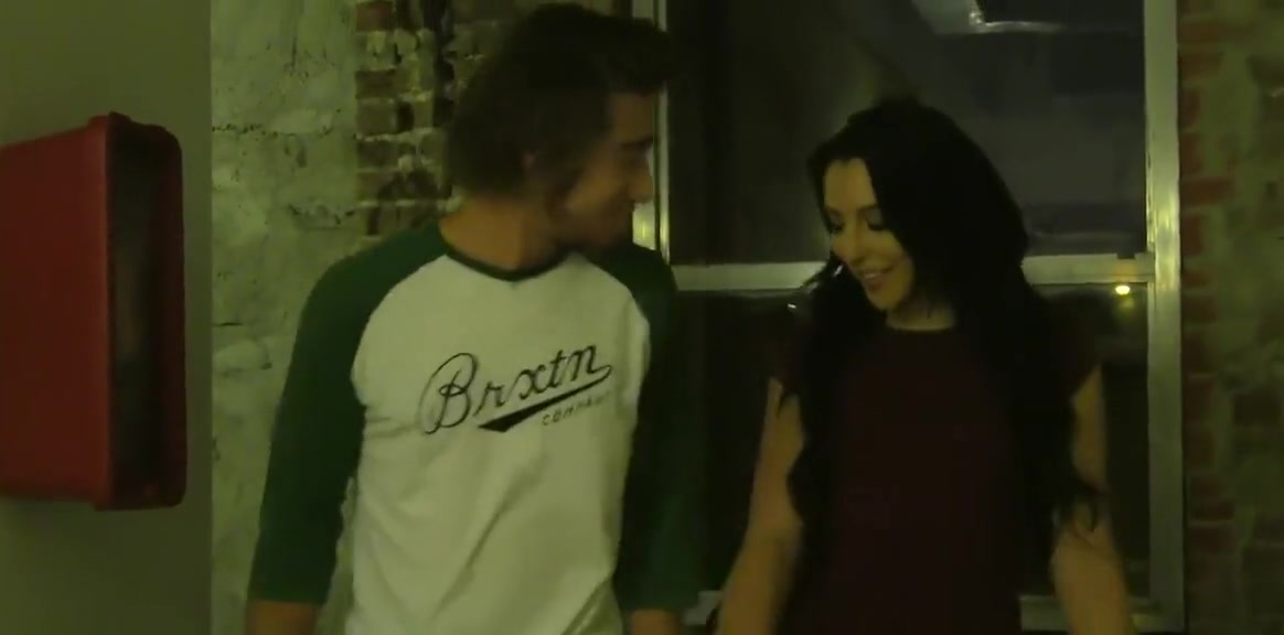 Shemale Fucks Her Neighbor
