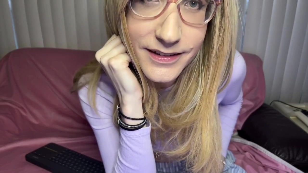 Trans Humiliatrix Feet And Spit Worship