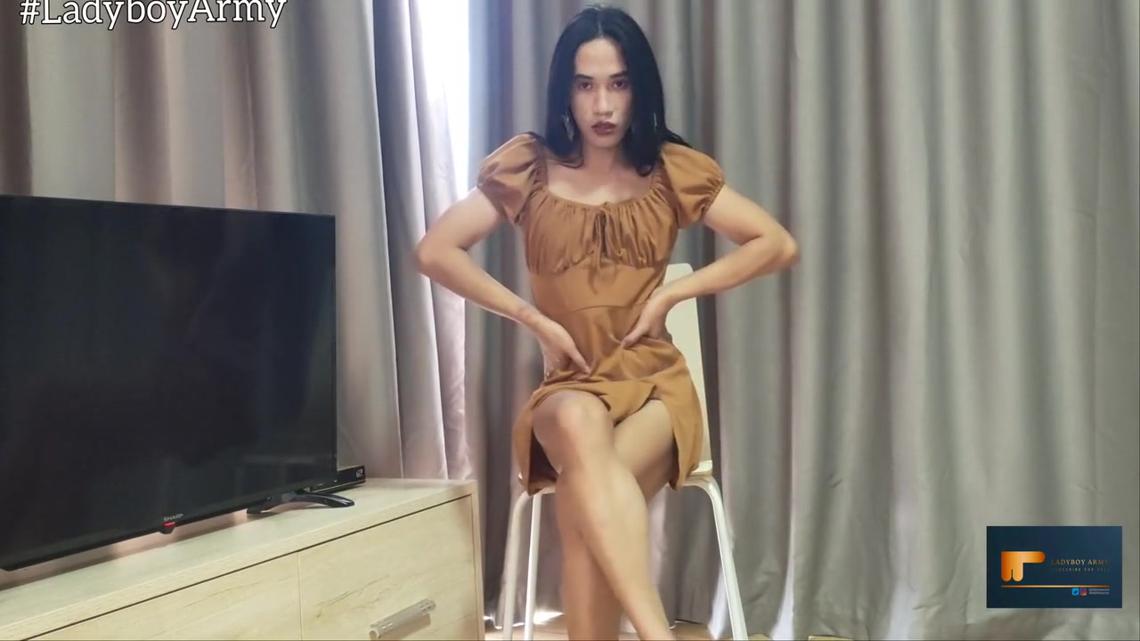 The Television Wont Work So She Jerked Off And Cum