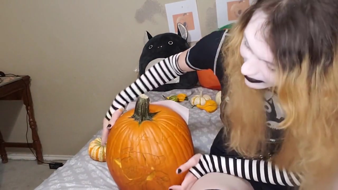 Best Halloween Special Ever: Trans Girl Breeds A Pumpkin