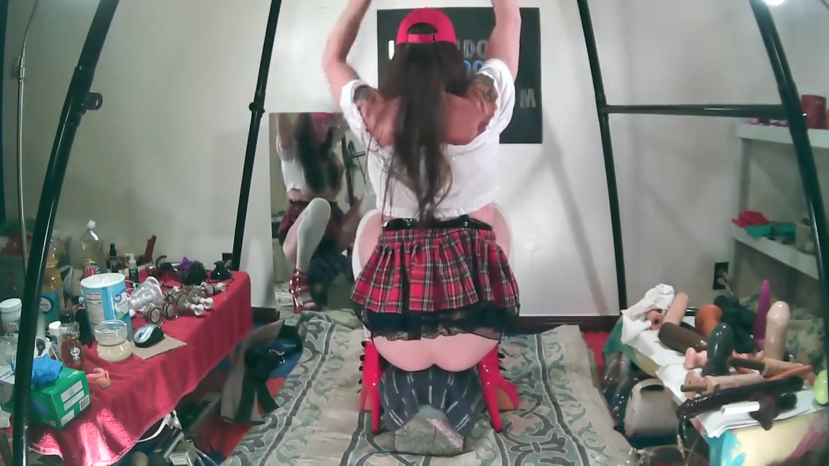 Bobbie Waiting For A Cock To Show Up