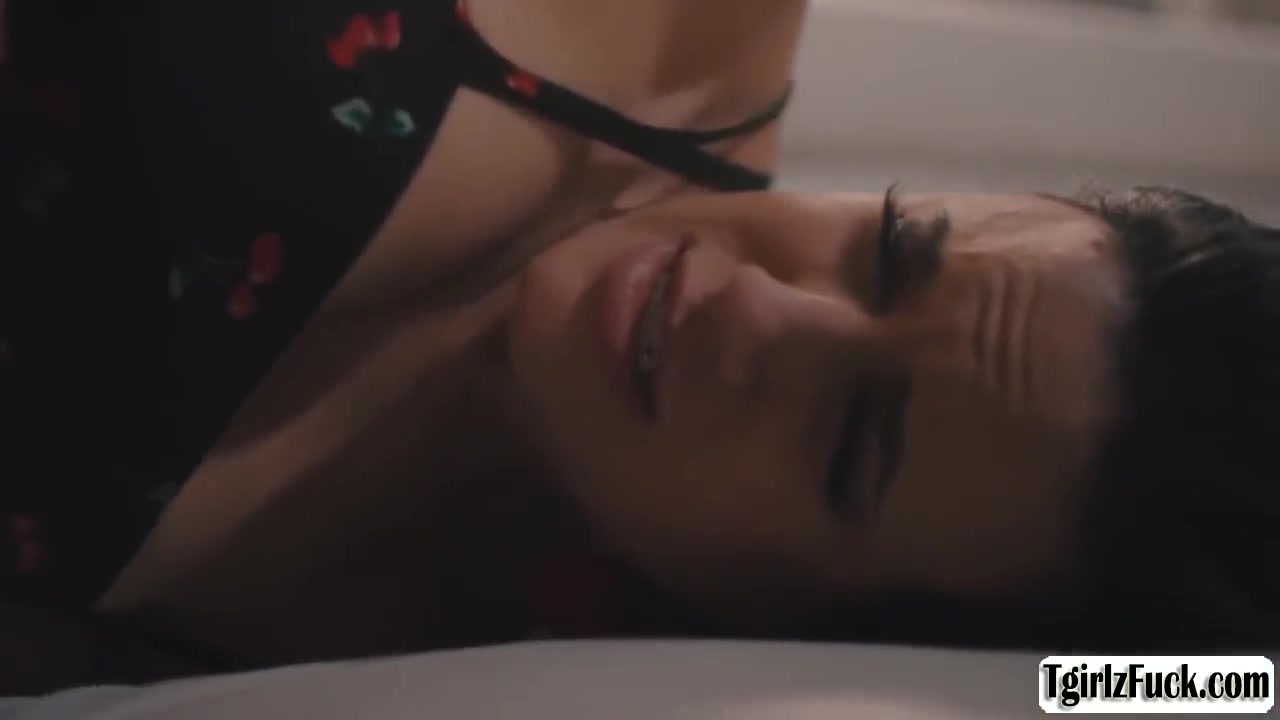 Ever Wonder How A Transexual Fucks A Brunette Females Pussy?