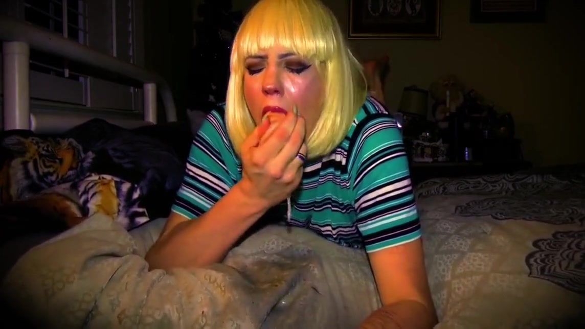 Blonde Tgirl Deepthroats Dildo