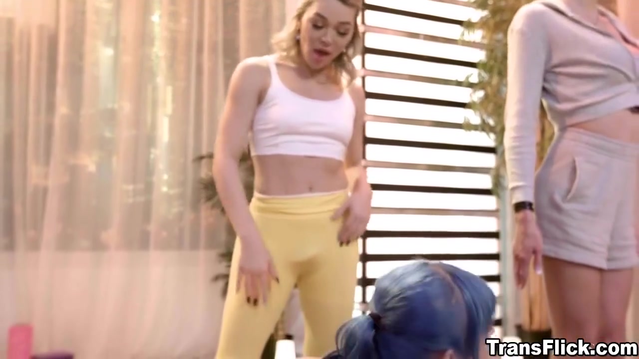 Emma Rose In Jewelz Blus Hole Gives Pleasure To Cock