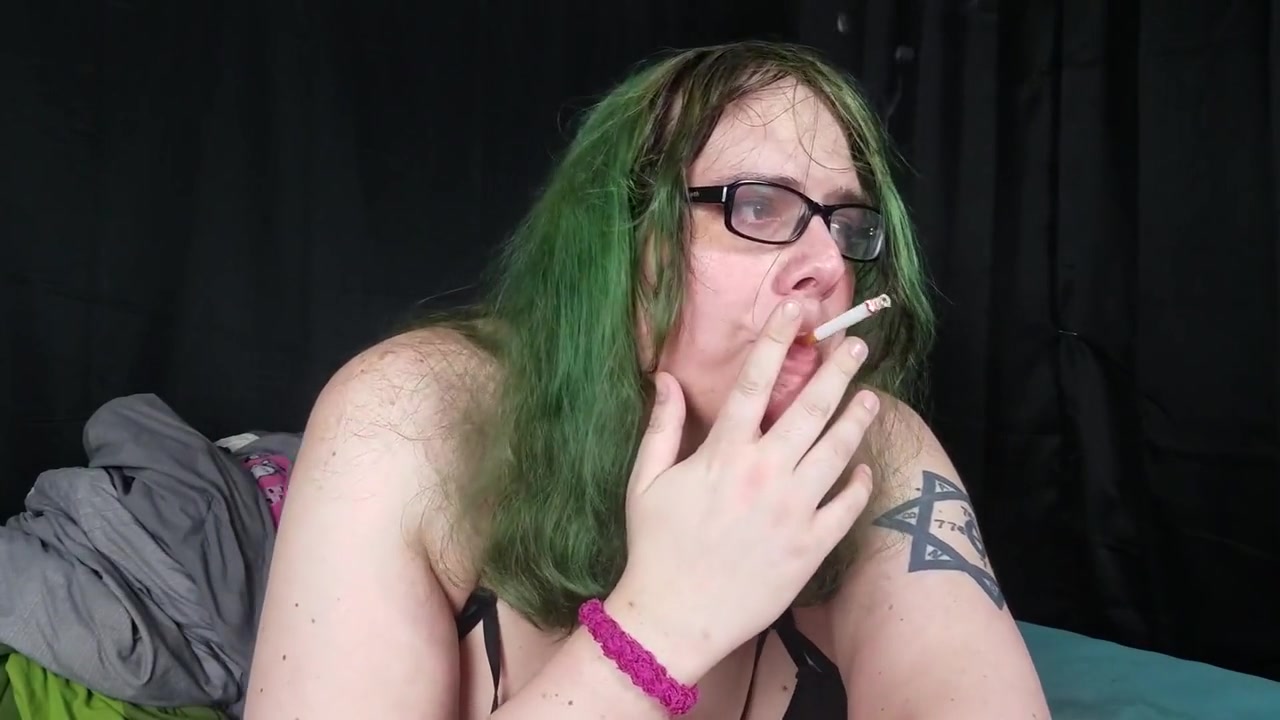 Smoking Feetish: Trans Goth Girl Smokes Cigarette With Her Feet (60fps)
