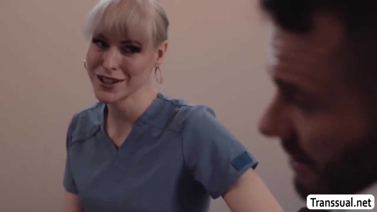 Injured Dude Barebacked By Ts Masseuse