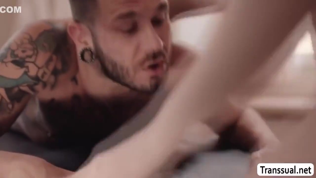 Injured Dude Barebacked By Ts Masseuse