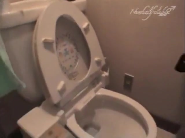 Japanese Newhalf Pissing