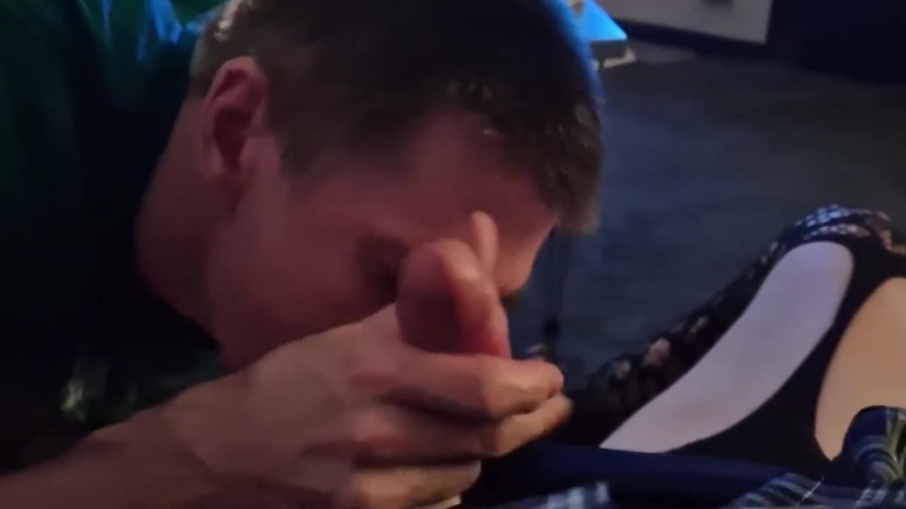 Oliage Gives A Blowjob To His Sissy Davine For The First Time