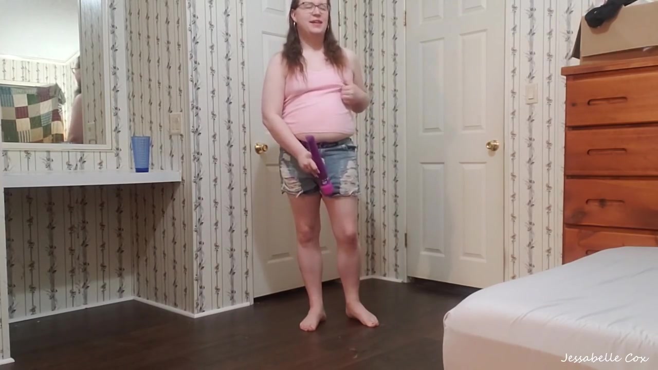 Sexy Trans Milf Jessabelle Cox Pisses All Over Herself And The Floor!