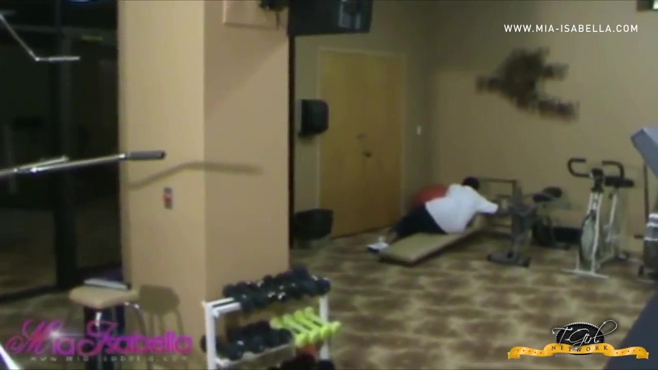 Mia Gives Her Massive Tranny Cock A Hard Workout