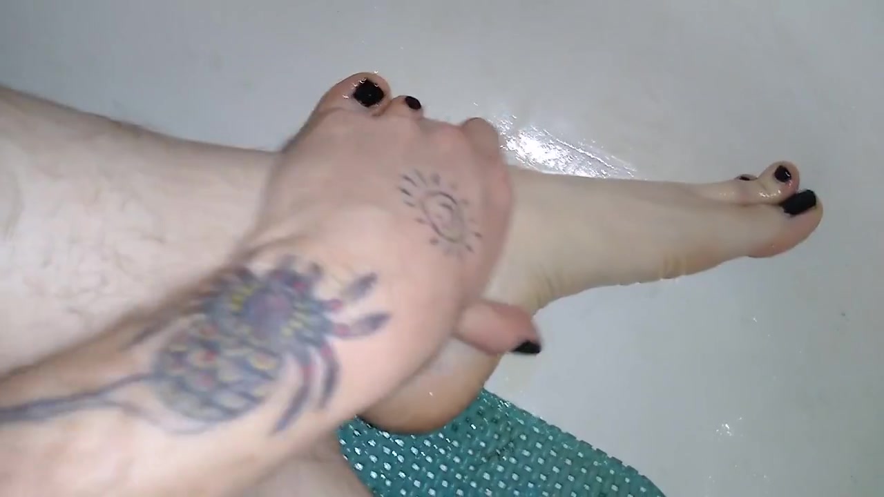 Ftm Foot Fetish Oil Massage Hairy Trans Man Big Feet Big Hands Trans Genitalia