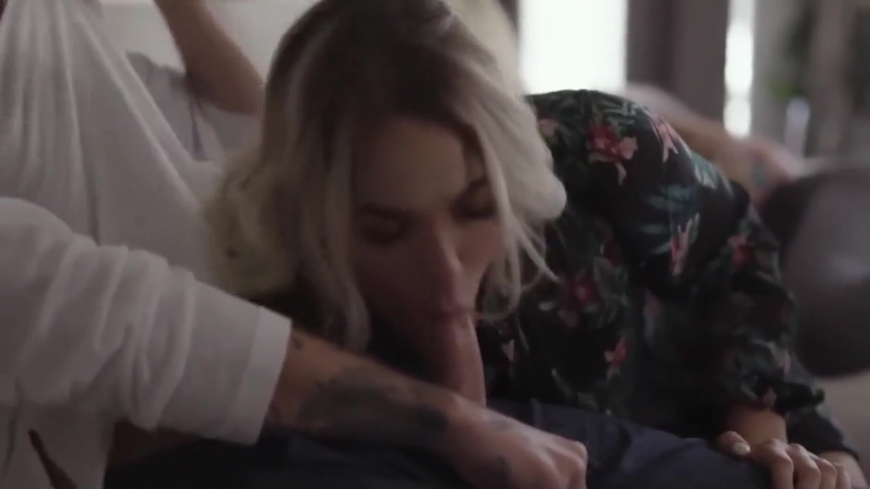 Sexy Shemale Fucks Guy