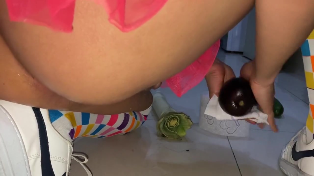 Anal Vegetables Insertion