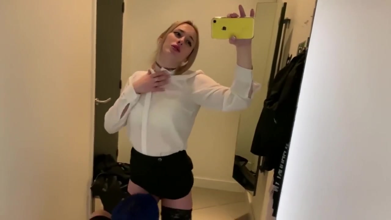 With A Shemale In The Dressing Room Of A Shopping Center