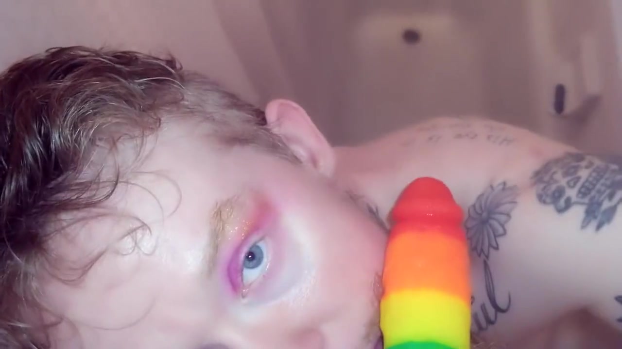 Queer Ftm Boy Does Bjs And Ass Bounce
