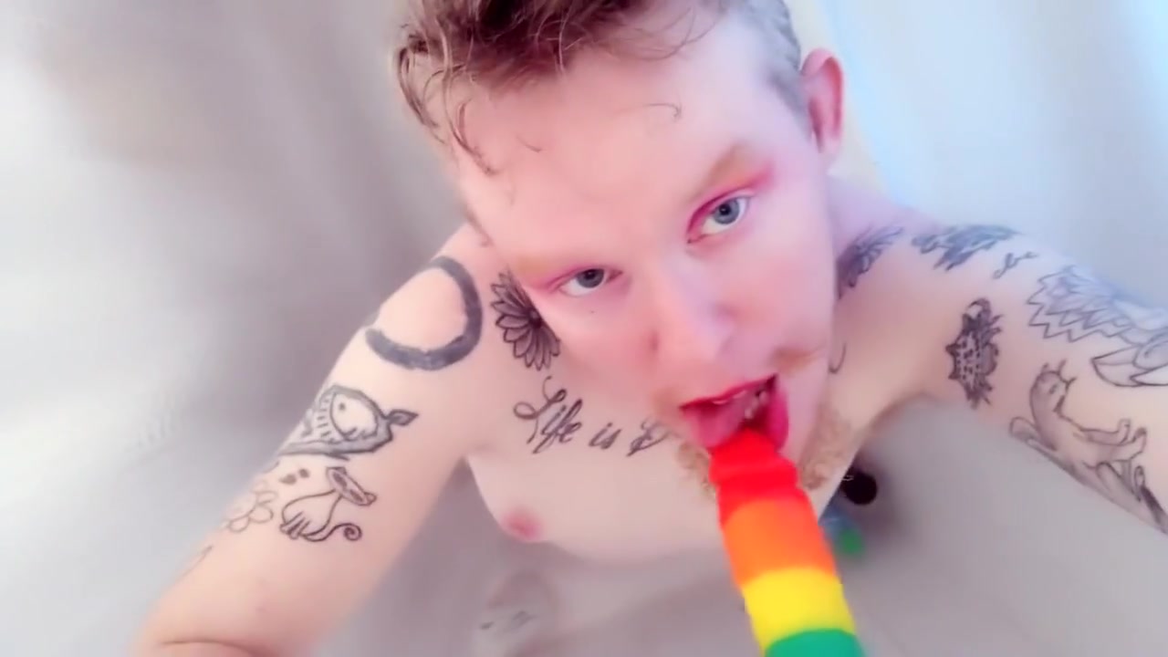 Queer Ftm Boy Does Bjs And Ass Bounce