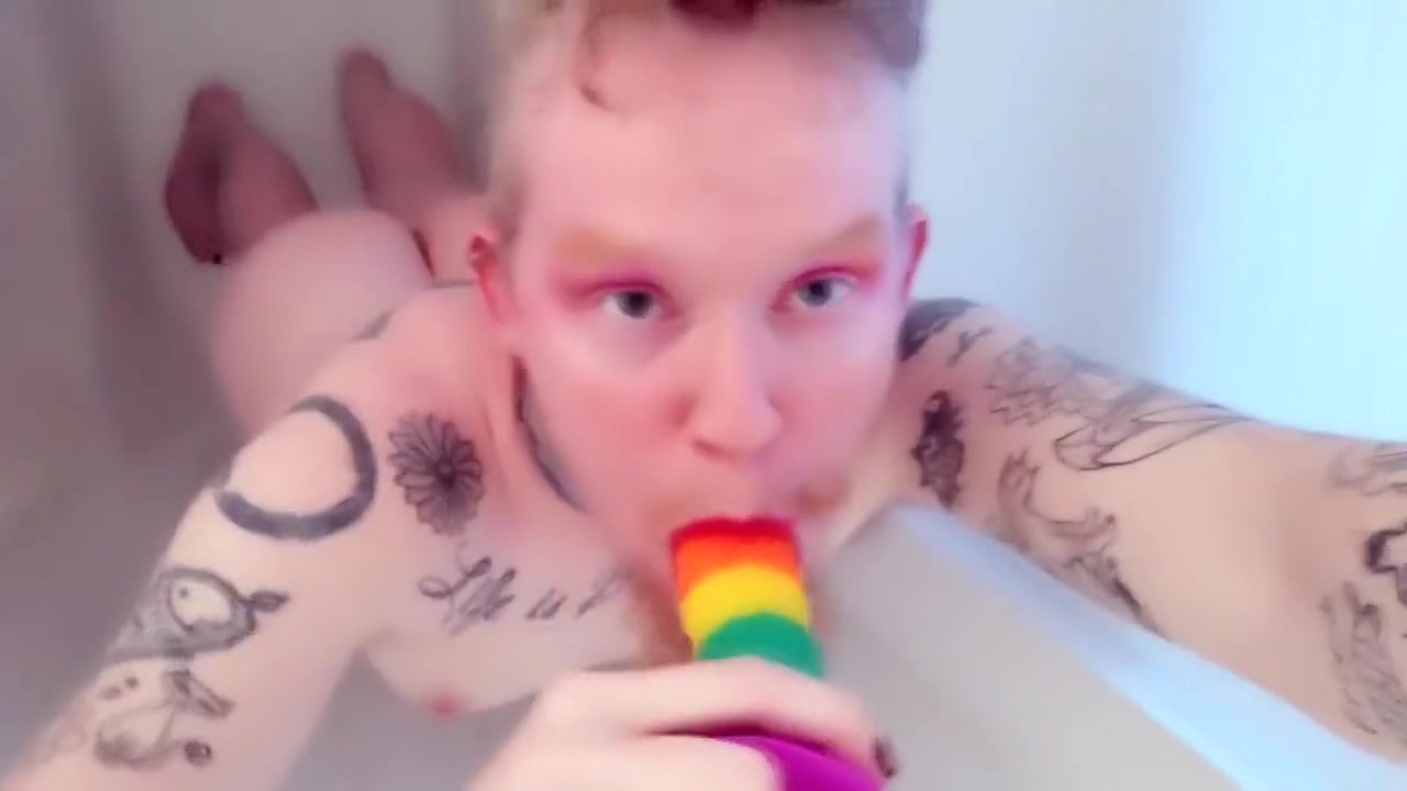 Queer Ftm Boy Does Bjs And Ass Bounce