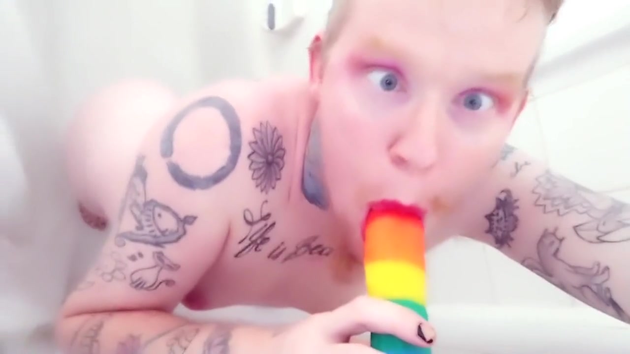 Queer Ftm Boy Does Bjs And Ass Bounce