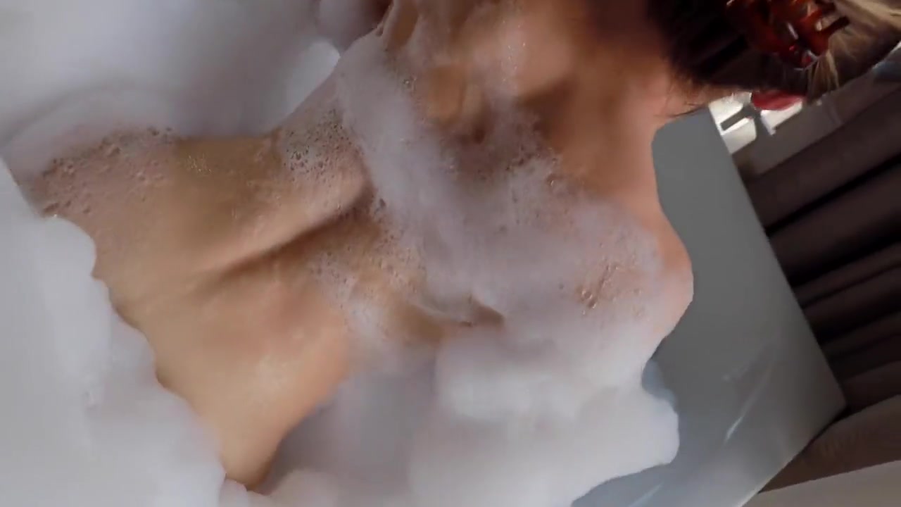 Emma Rose In Ts Suck Bbc In Bathtub In Xxx Vlog 7 Min