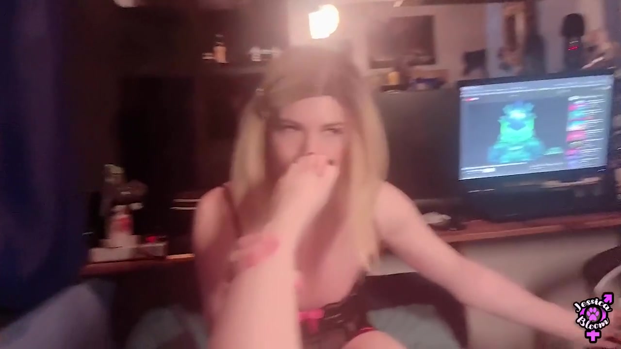 Shemale Footjob Polieana Milks Jessica Blooms Girlcock With Feets