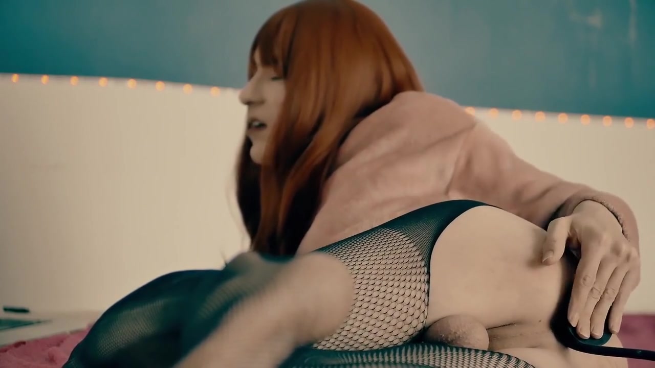 Sissy Lili Anal Dilatation And Gaping With Inflatable Buttplug