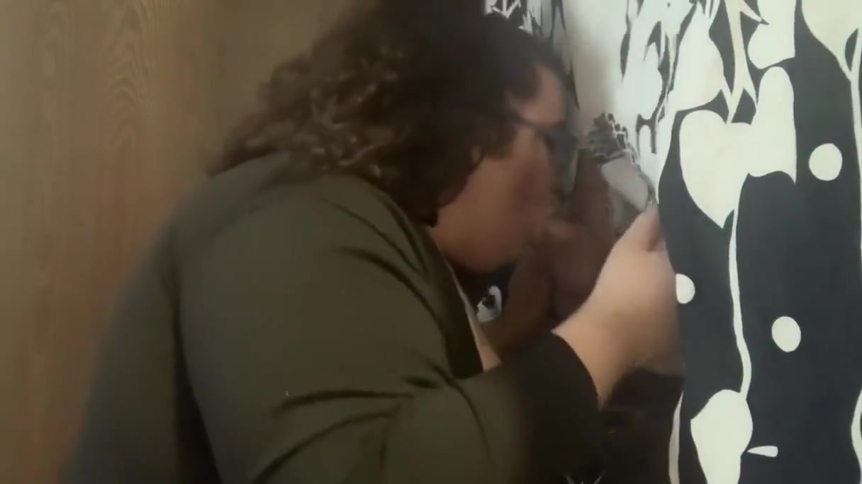 Bbw Tranny Sucks Dl Str8 At Gloryhole