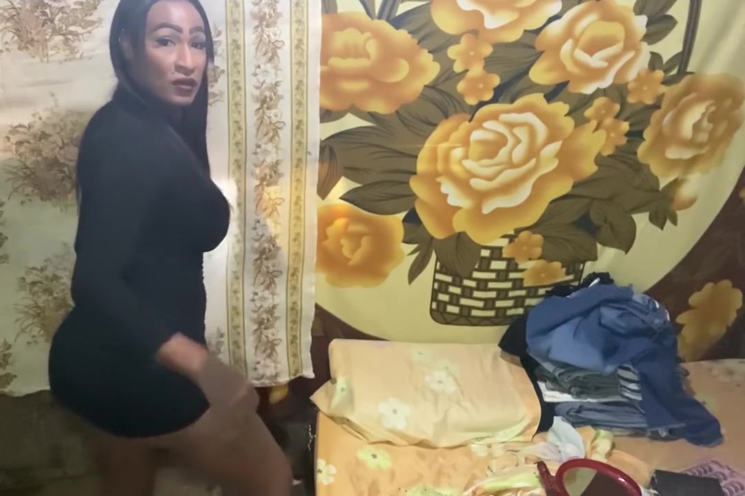 Shemale Dancing Sexy