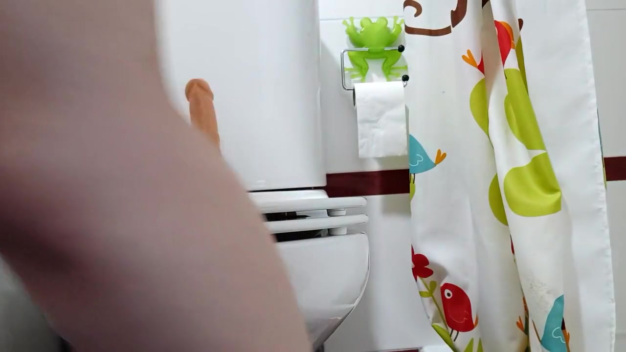 Cachonda En El Bano