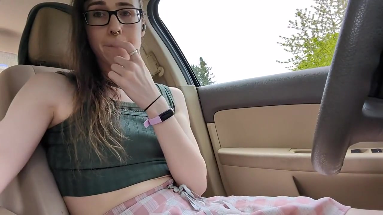 Zae Stealthily Cumming In Her Car - Does Notice? With Any One