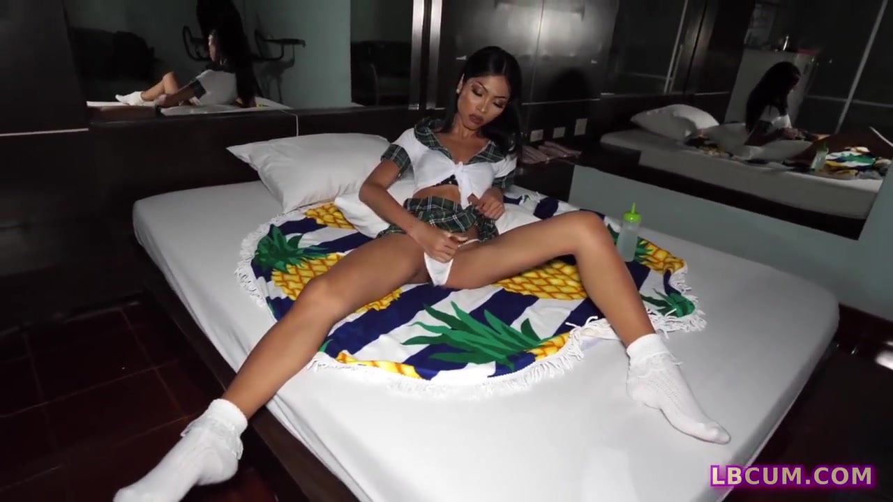 Ladyboy Itim Fucked Bareback And Gives Ass To Mouth Bj