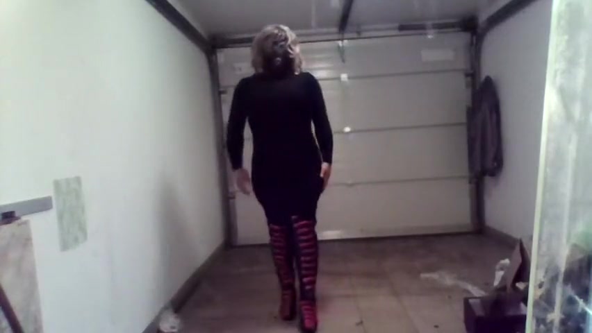 SUZIE SUCKS NEW OUTFITS