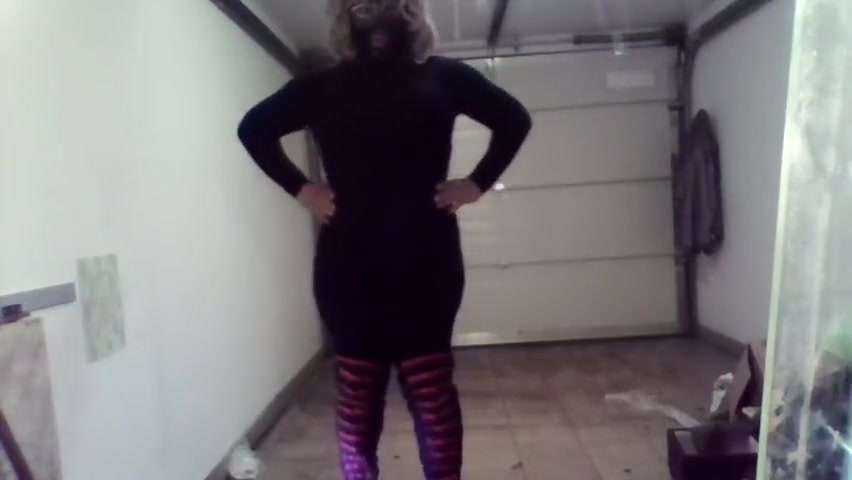 SUZIE SUCKS NEW OUTFITS