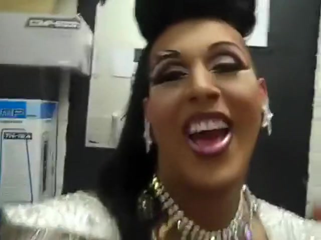 Avals Mateo xplore how Amy DeMilo tuck...with Alexis Mateo