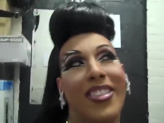 Avals Mateo xplore how Amy DeMilo tuck...with Alexis Mateo