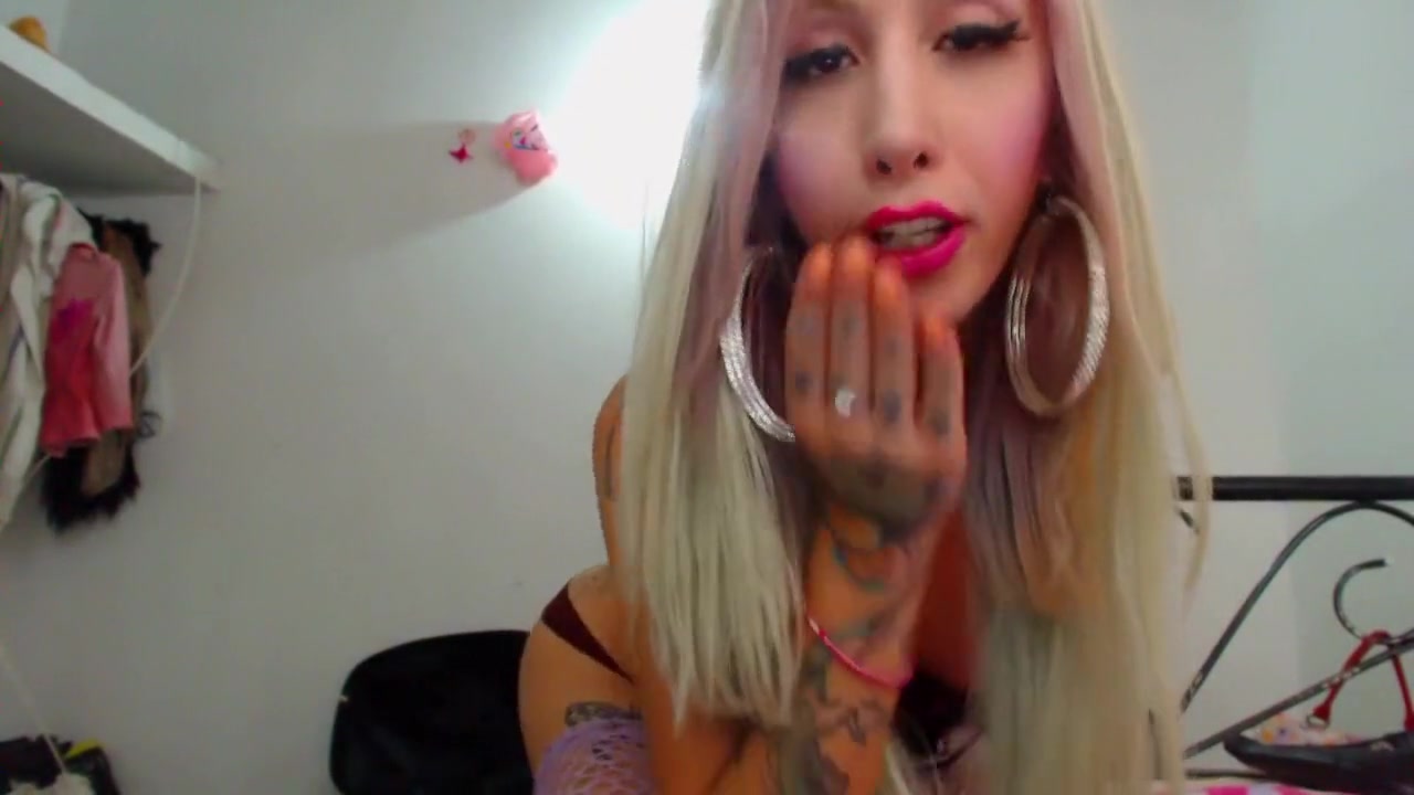 Barbiemascara flirting on cam