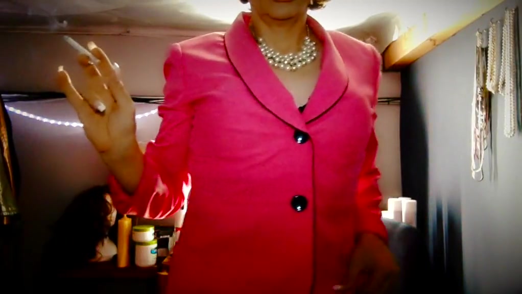 Smoking milf sissy