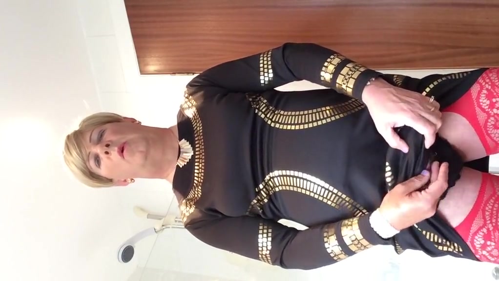 Sissy crossdresser sonia wanking on a wet tuesday