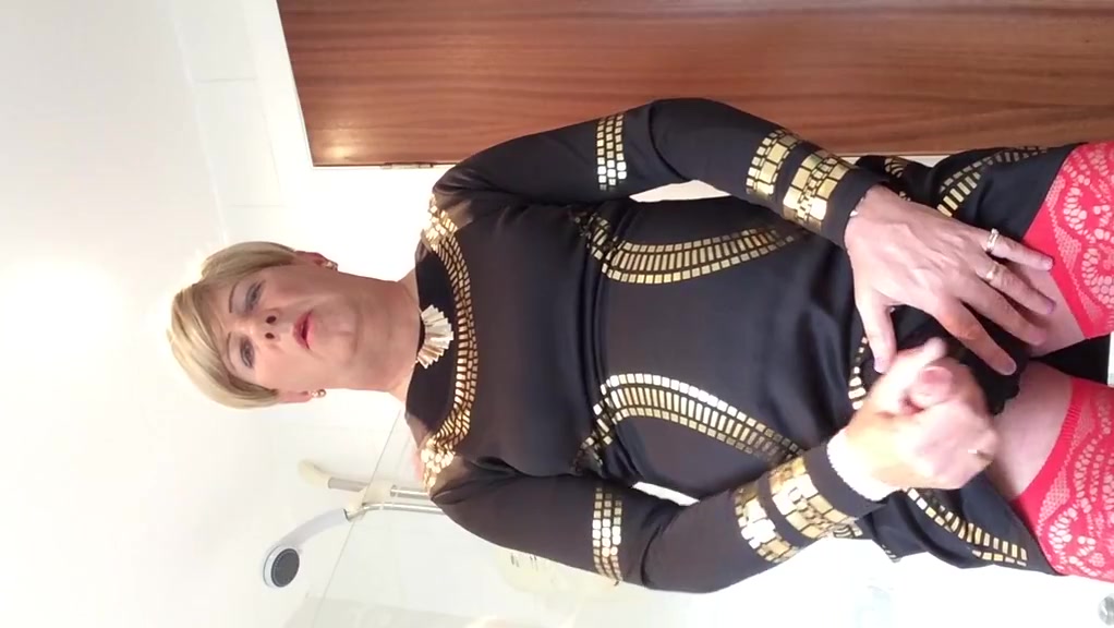 Sissy crossdresser sonia wanking on a wet tuesday